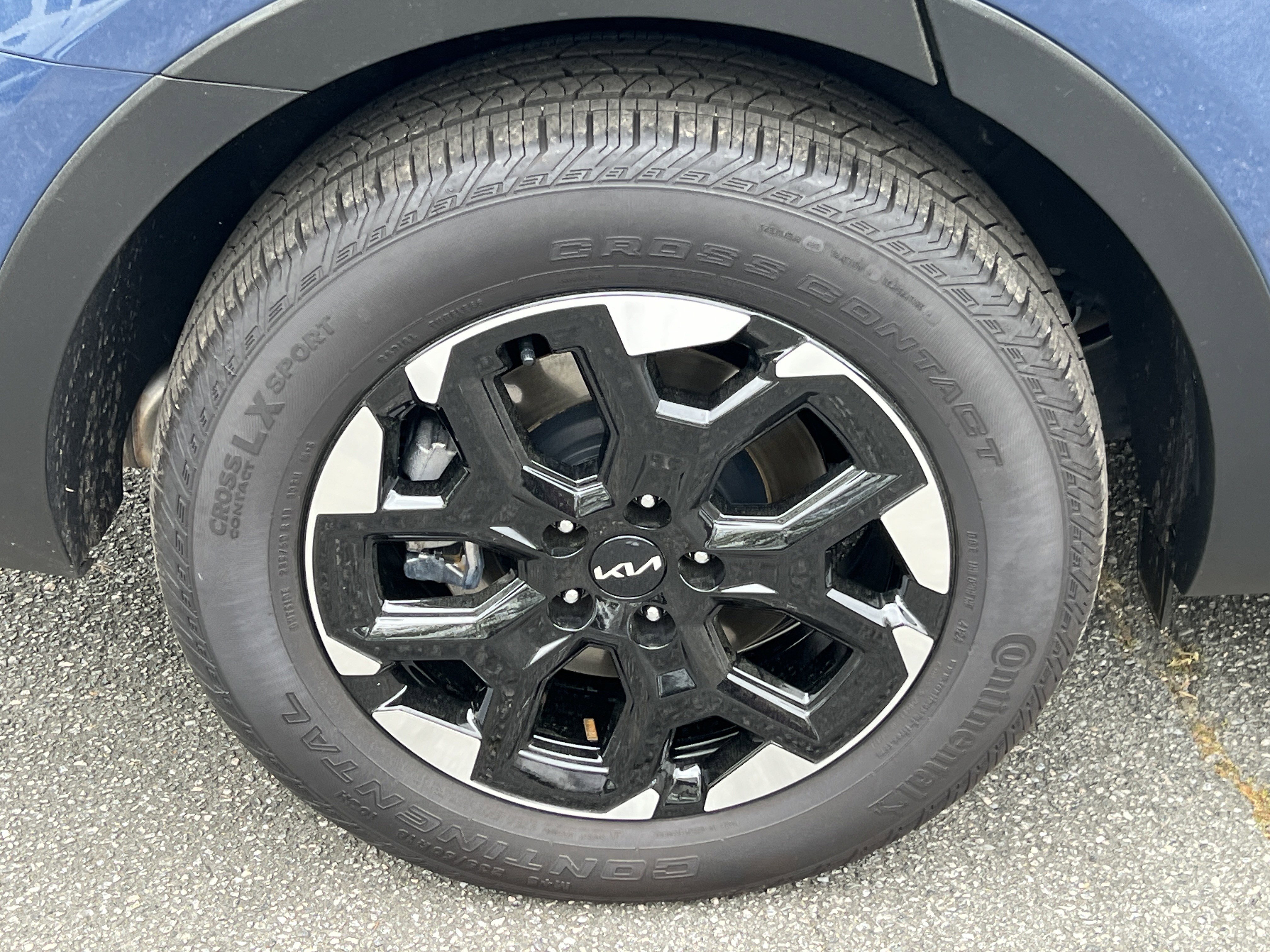 Certified 2025 Kia Sorento S w/ Panoramic Sunroof Package image 17