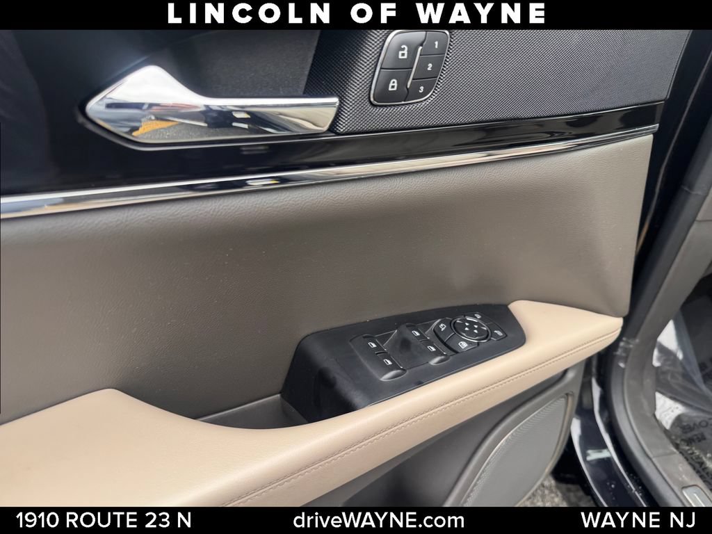 Certified 2022 Lincoln Nautilus AWD w/ Premium Package image 14