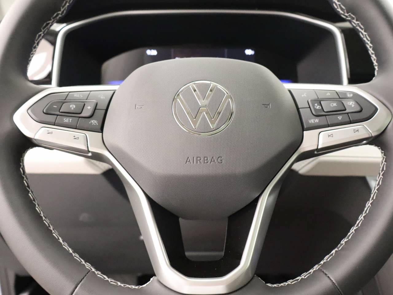 New 2026 Volkswagen Taos SE FWD image 11