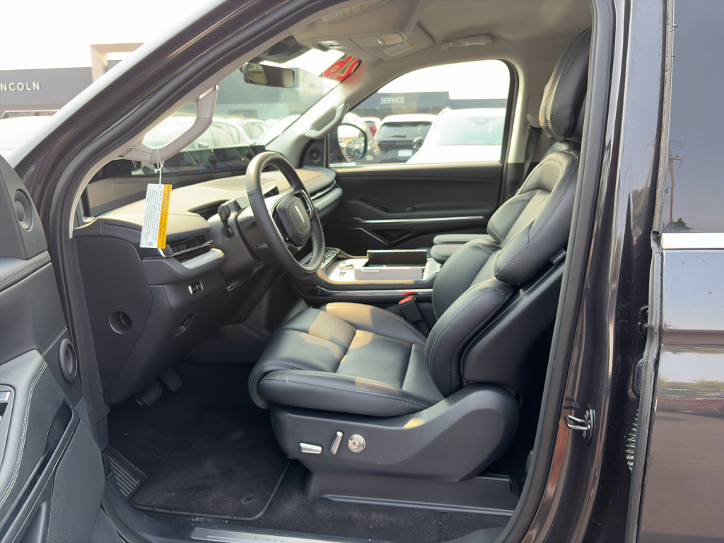 New 2026 Lincoln Navigator L Premier AWD/4WD image 11