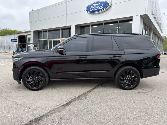 Used 2025 Lincoln Navigator Reserve w/ Jet Appearance Package AWD/4WD image 4