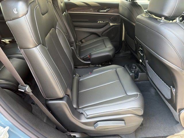 Used 2026 Jeep Grand Cherokee L Limited w/ Luxury Tech Group II AWD/4WD image 22