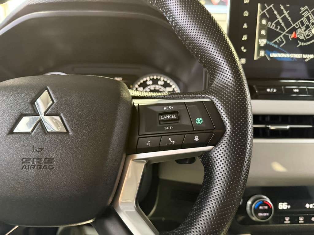 Used 2025 Mitsubishi Outlander Trail Edition image 12