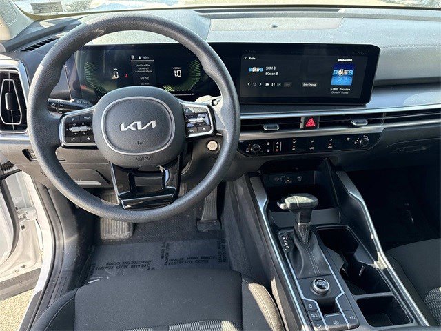 Used 2024 Kia Sorento LX image 17