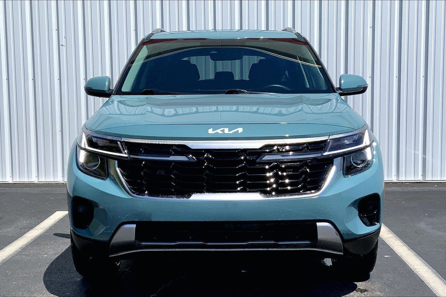 Used 2024 Kia Seltos EX AWD/4WD image 3