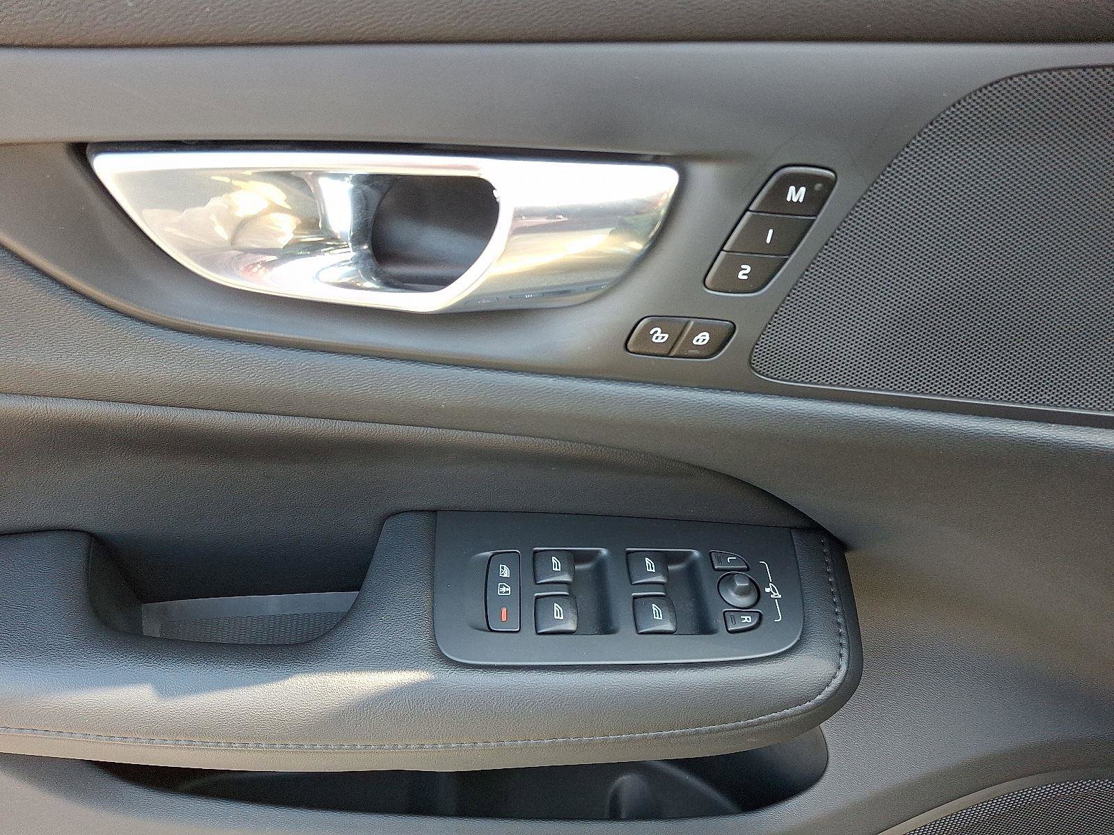 Certified 2023 Volvo V60 B5 Cross Country Plus image 12