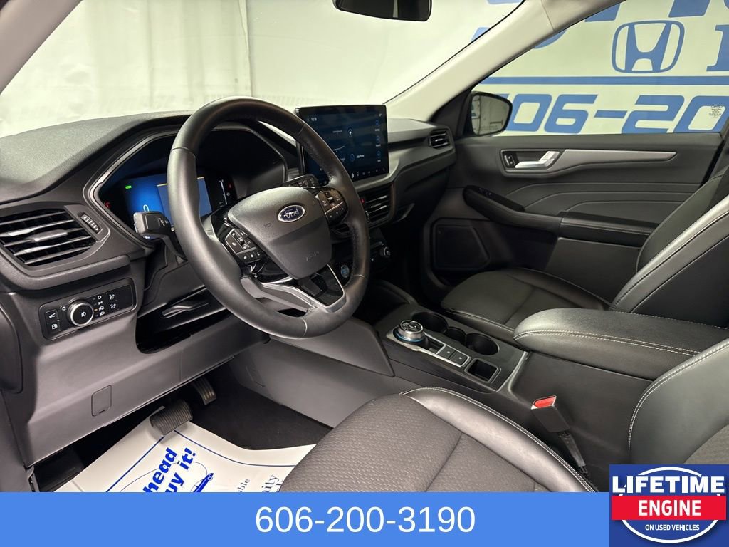 Used 2024 Ford Escape SE image 28