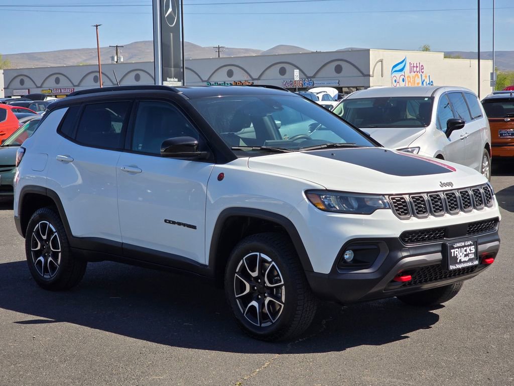 Used 2024 Jeep Compass Trailhawk image 7