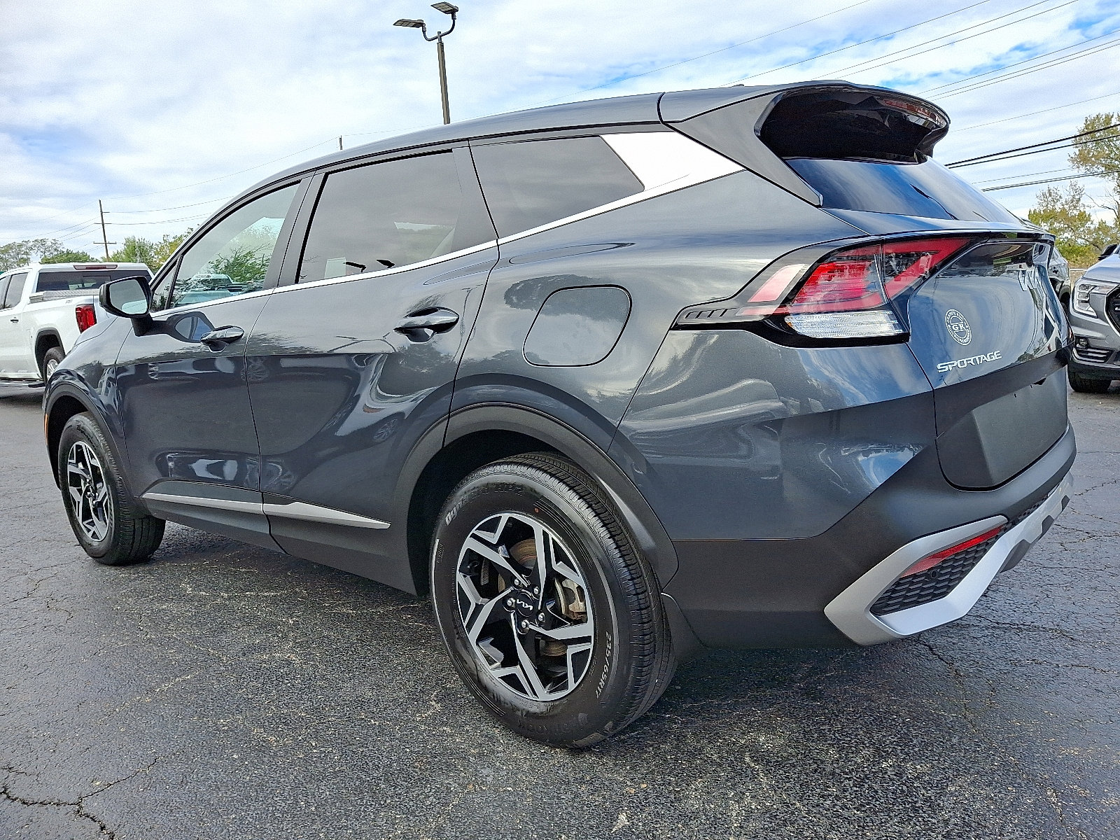 Used 2023 Kia Sportage LX image 4