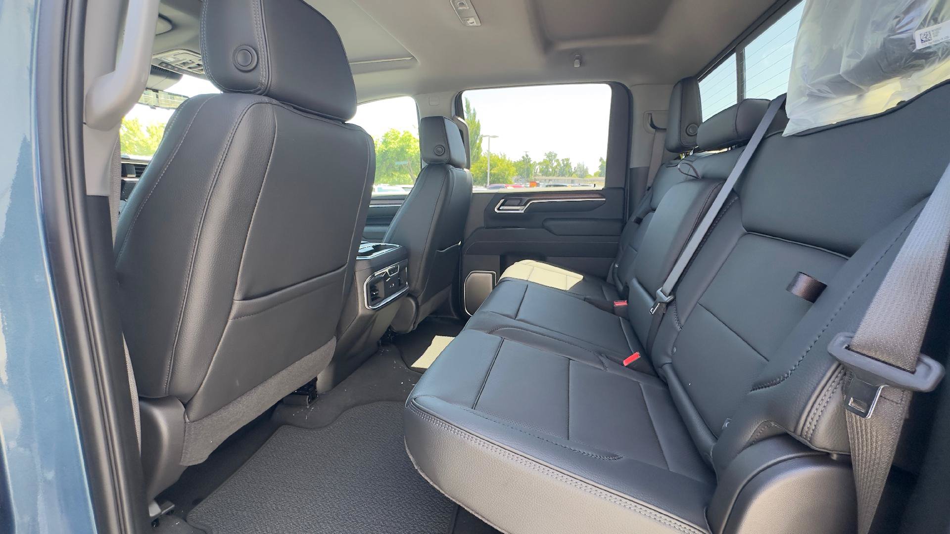 New 2026 GMC Sierra 3500 Denali w/ Denali Reserve Package AWD/4WD image 8