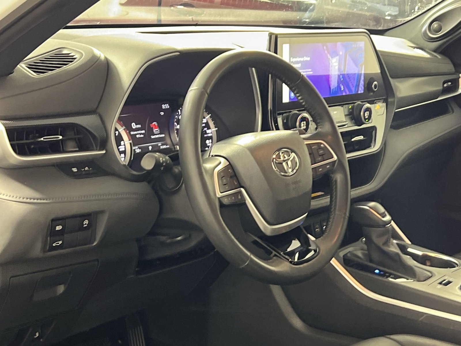 Used 2023 Toyota Highlander XSE image 16