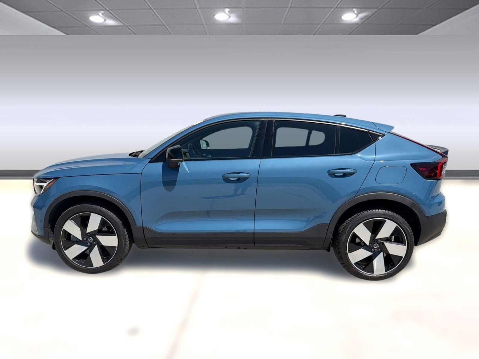 Used 2023 Volvo C40 P8 Recharge Ultimate w/ Protection Package Premier AWD/4WD image 2