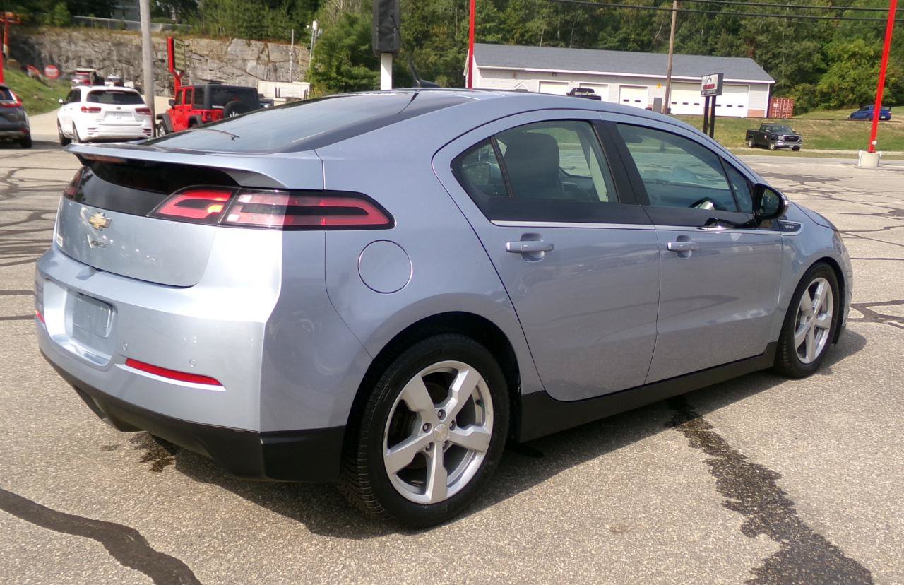 Used 2013 Chevrolet Volt Premium w/ Premium Trim Package FWD image 2