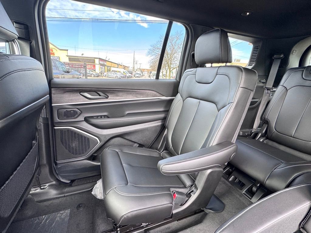 New 2026 Jeep Grand Cherokee L Limited w/ Limited Altitude Package AWD/4WD image 16