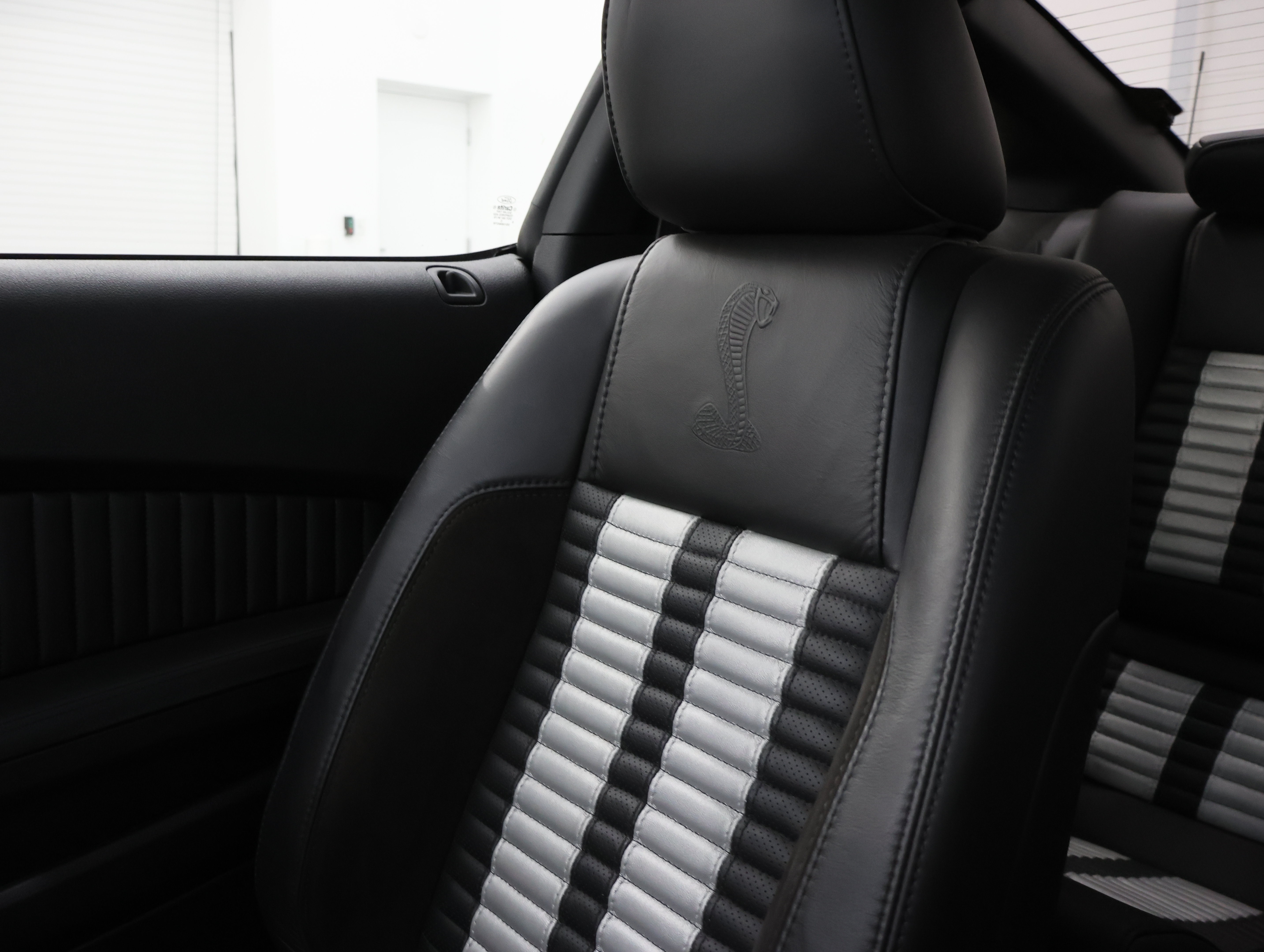 Used 2011 Ford Mustang Shelby GT500 RWD image 48