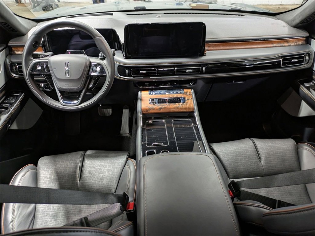 Certified 2025 Lincoln Aviator Black Label image 28