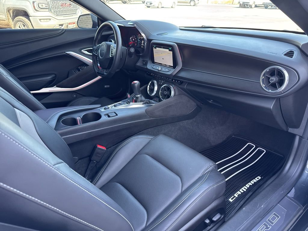 Used 2018 Chevrolet Camaro SS w/ LPO RS/SS Interior Package image 31
