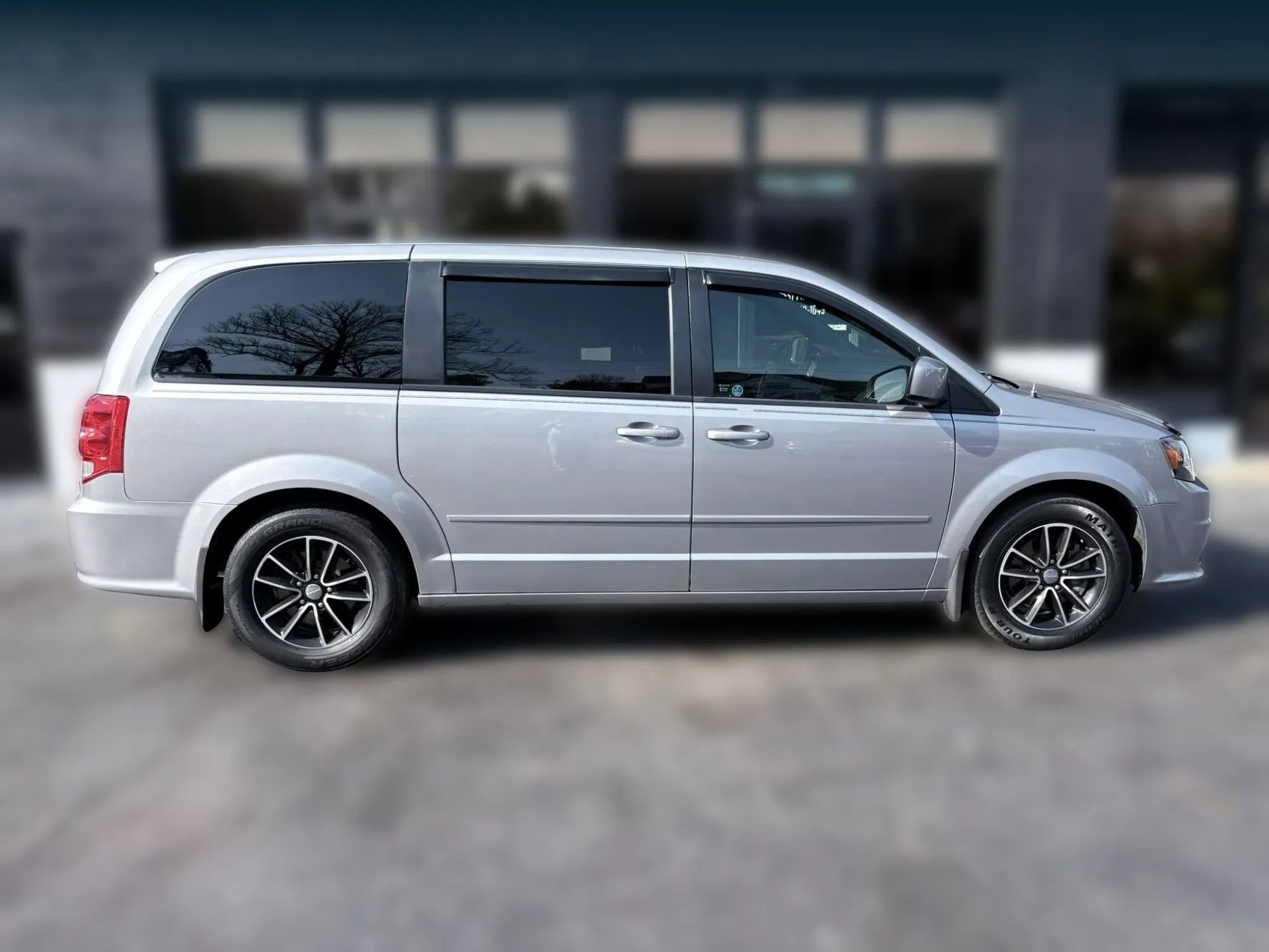 Used 2016 Dodge Grand Caravan SXT FWD image 6