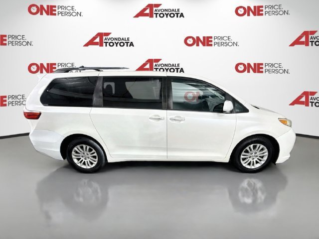 Certified 2017 Toyota Sienna XLE FWD image 9