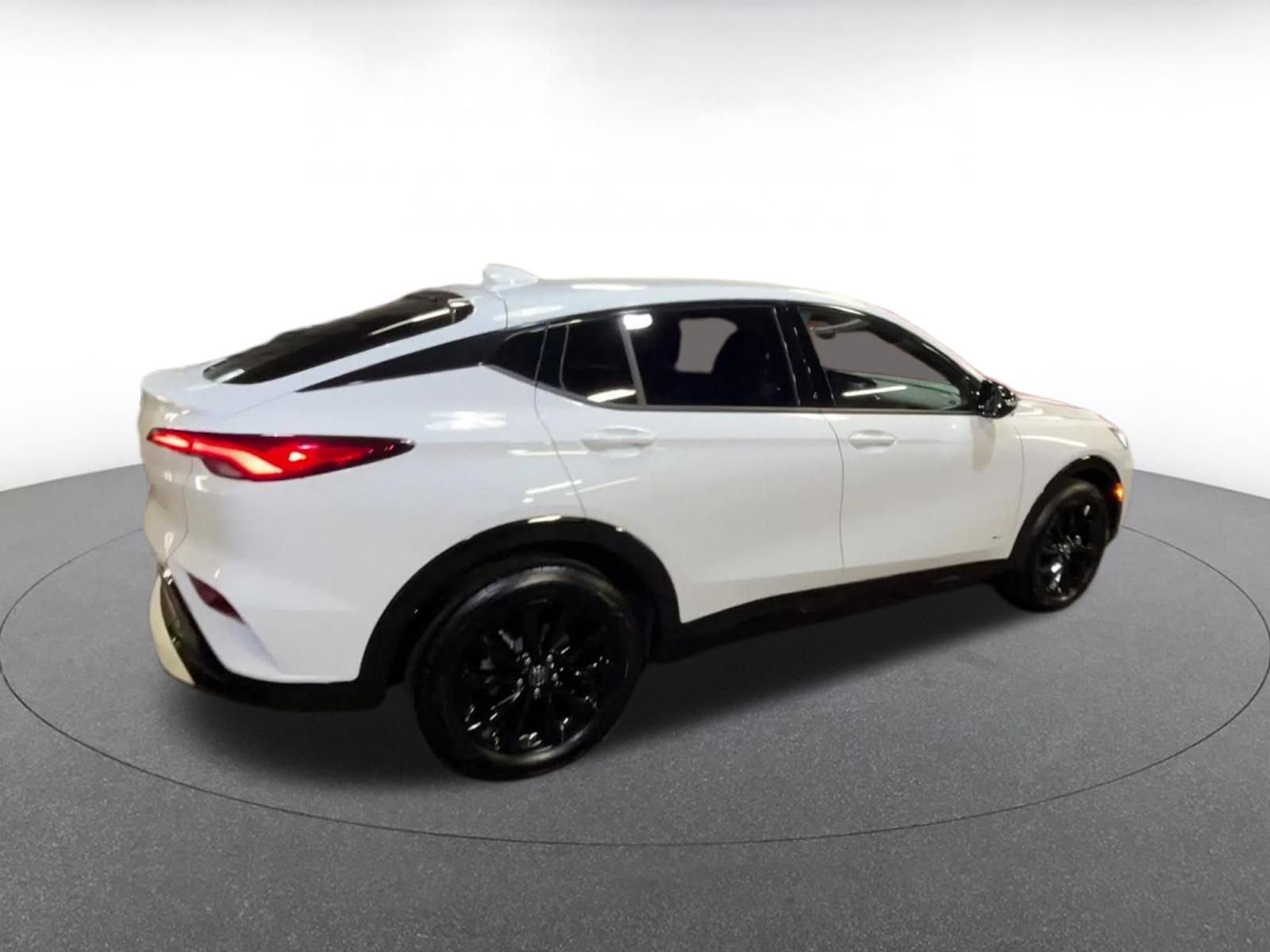 Used 2025 Buick Envista Sport Touring image 14