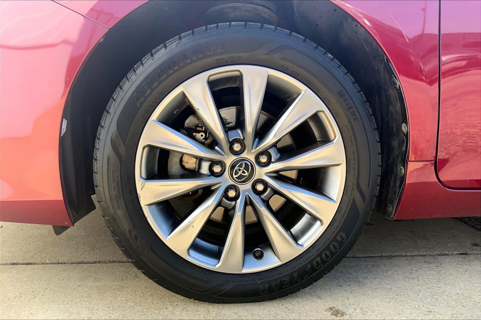Used 2017 Toyota Camry XLE w/ Moonroof Package FWD image 11