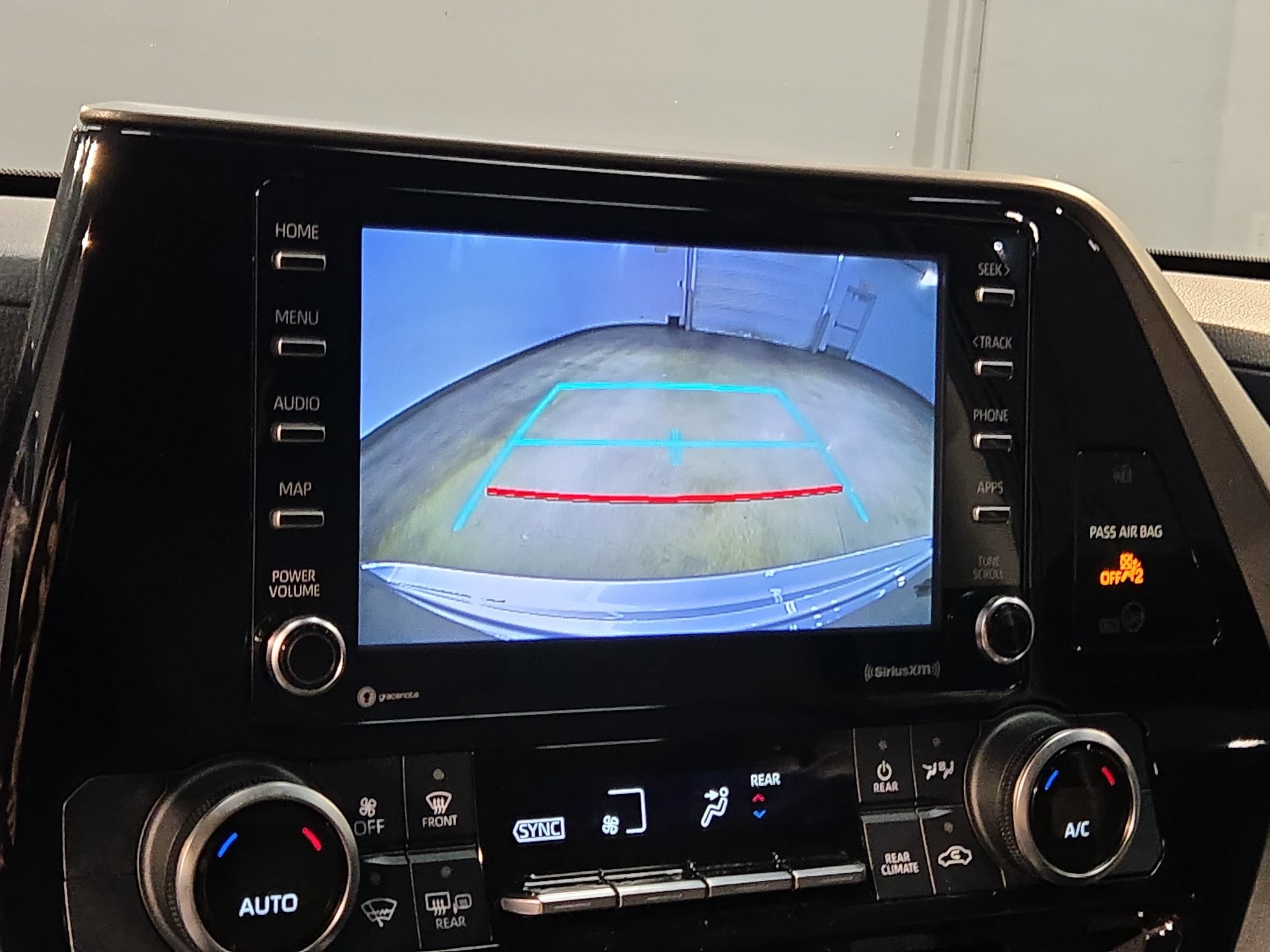 Used 2021 Toyota Highlander L FWD image 26