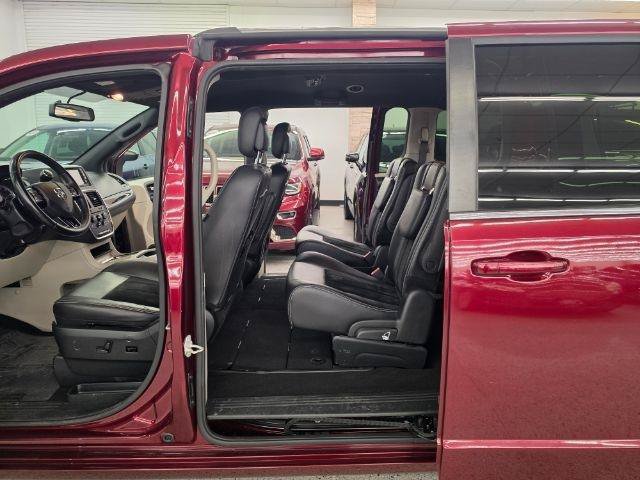 Used 2018 Dodge Grand Caravan SXT FWD image 31