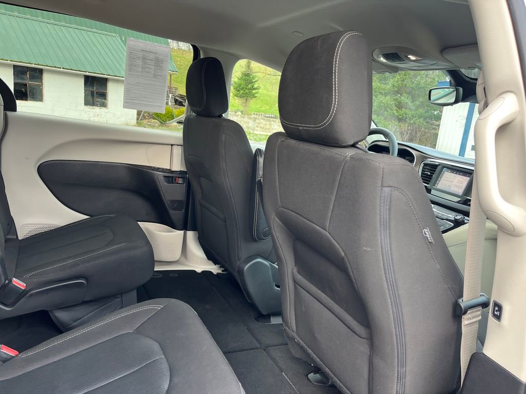 Used 2023 Chrysler Voyager LX image 34