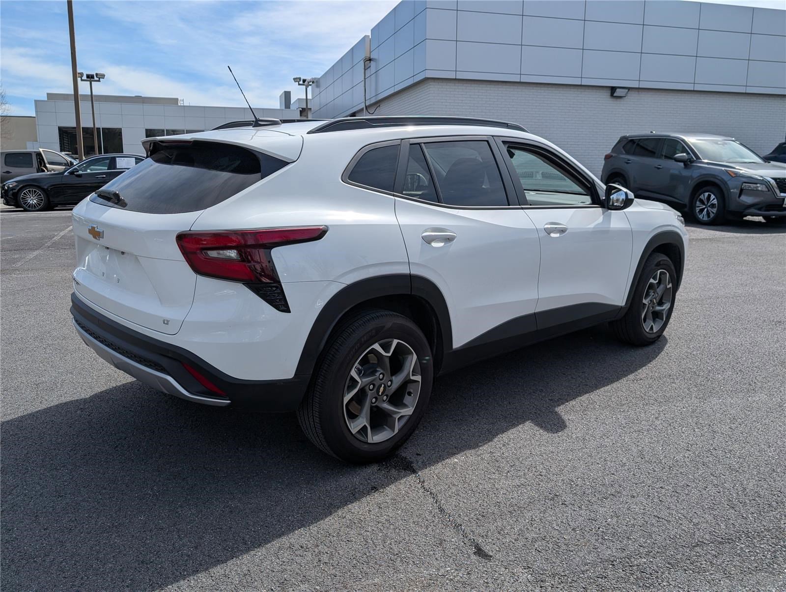 Used 2025 Chevrolet Trax LT w/ Driver Confidence Package image 3