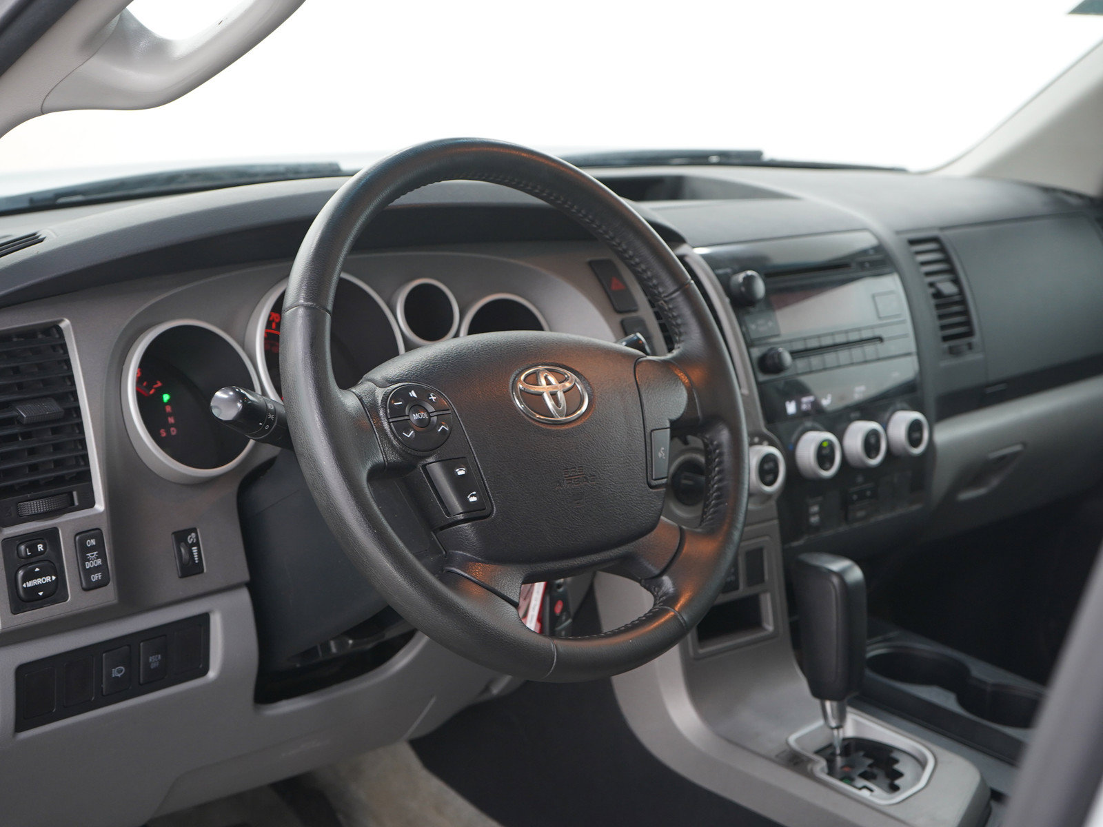 Used 2010 Toyota Sequoia SR5 AWD/4WD image 24