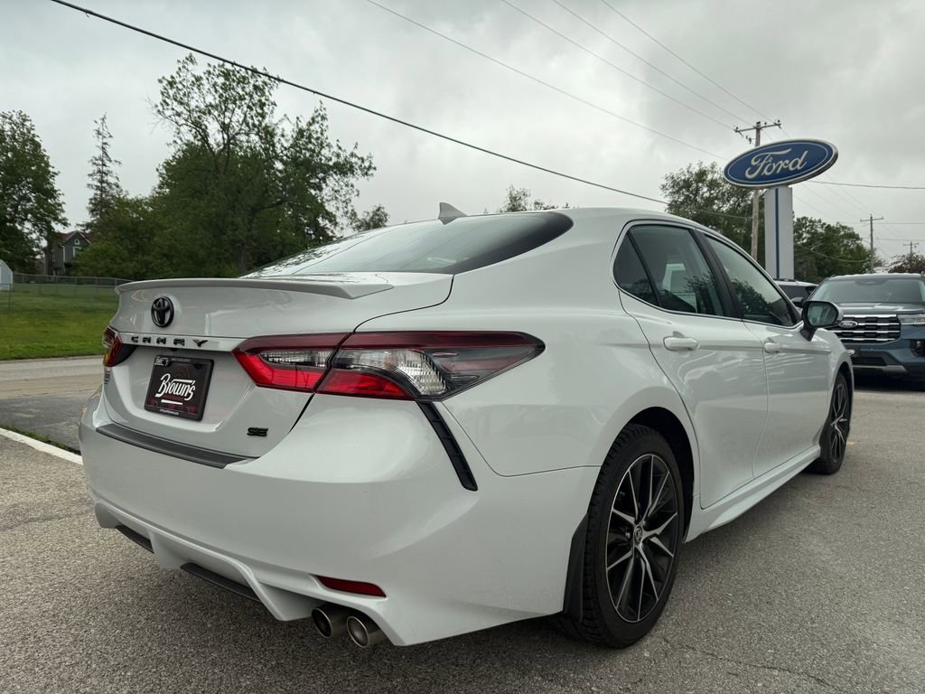 Used 2022 Toyota Camry SE FWD image 4