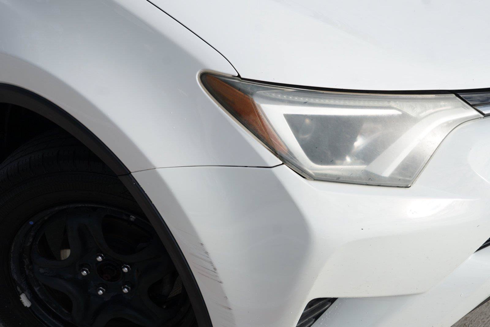 Used 2016 Toyota RAV4 LE FWD image 2