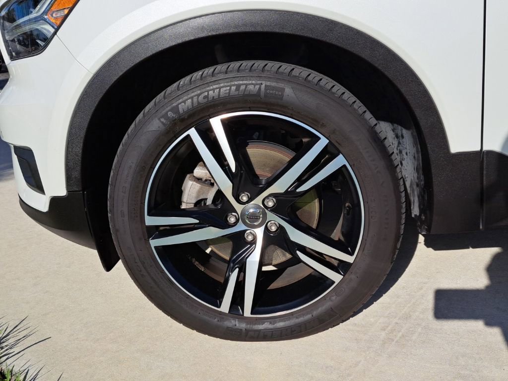 Used 2021 Volvo XC40 T4 R-Design w/ Protection Package Premier image 3