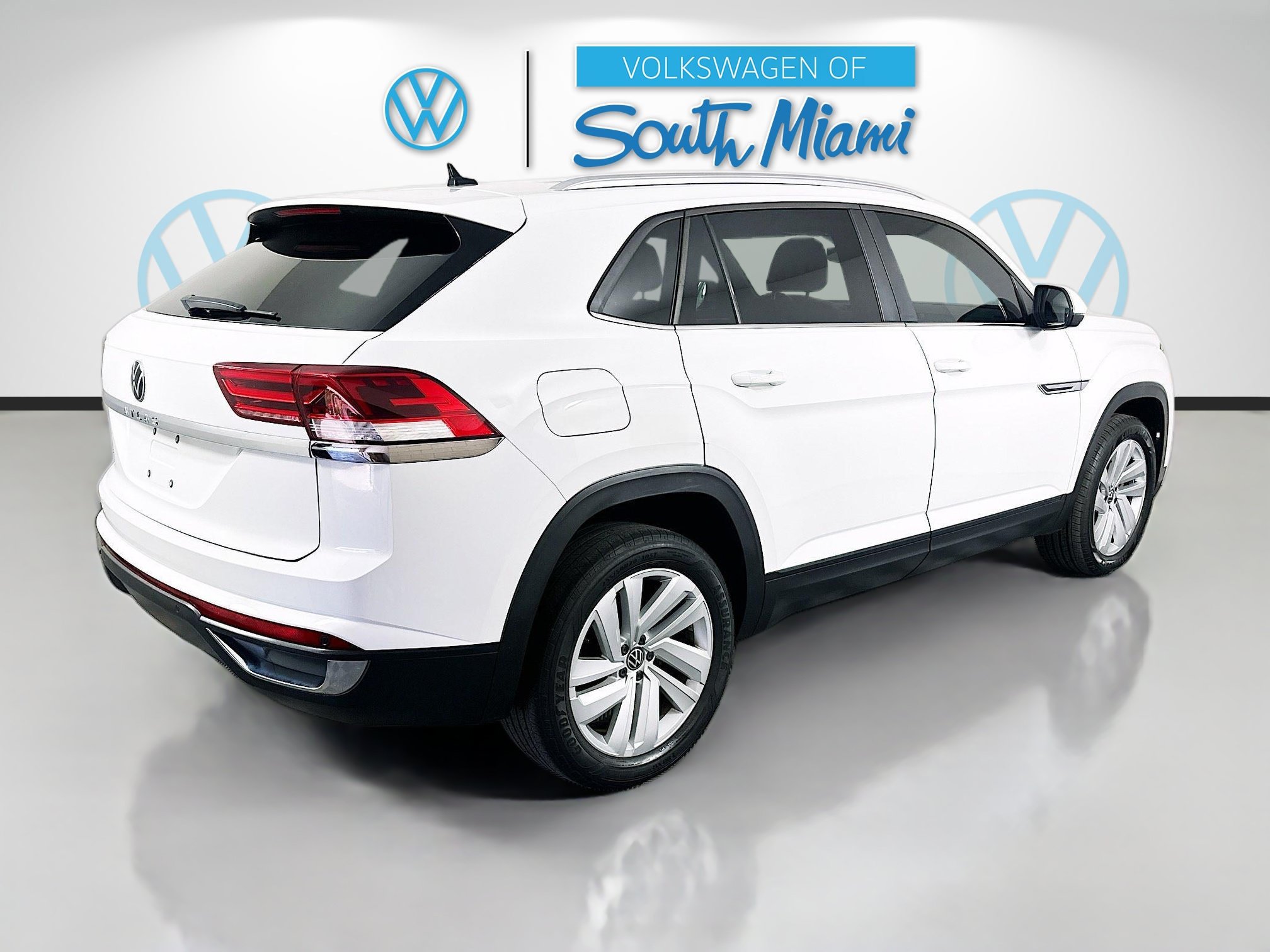 Used 2021 Volkswagen Atlas Cross Sport SE w/ Panoramic Sunroof Package FWD image 4