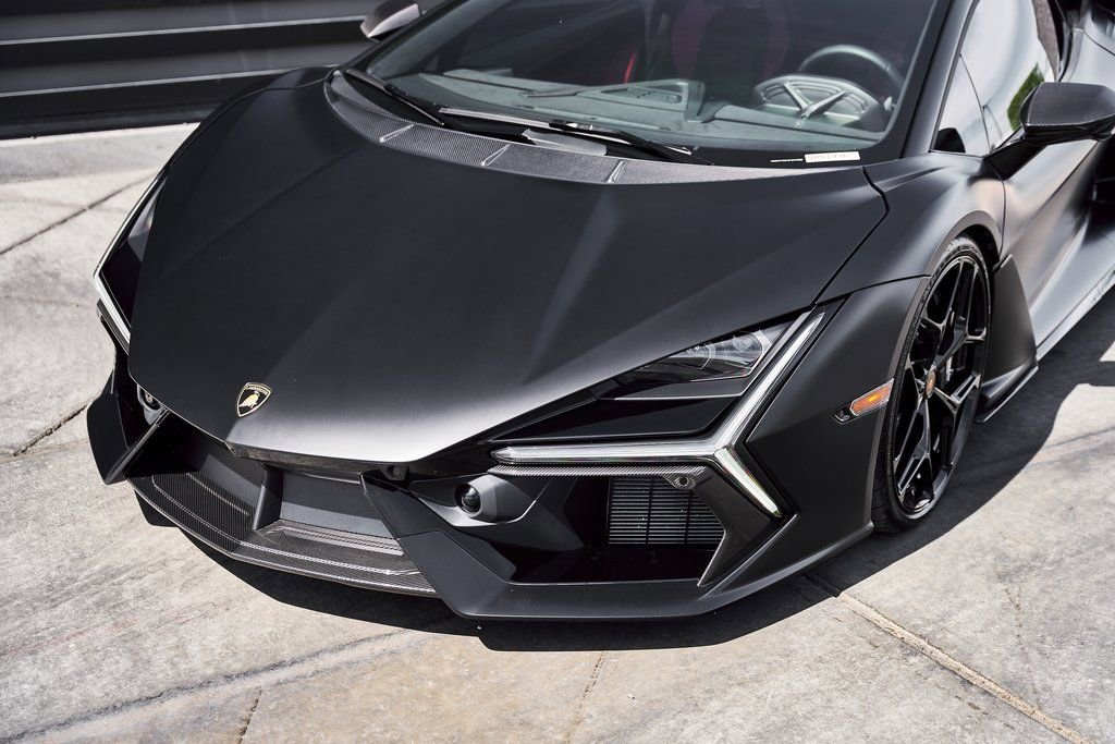 Used 2025 Lamborghini Revuelto image 8