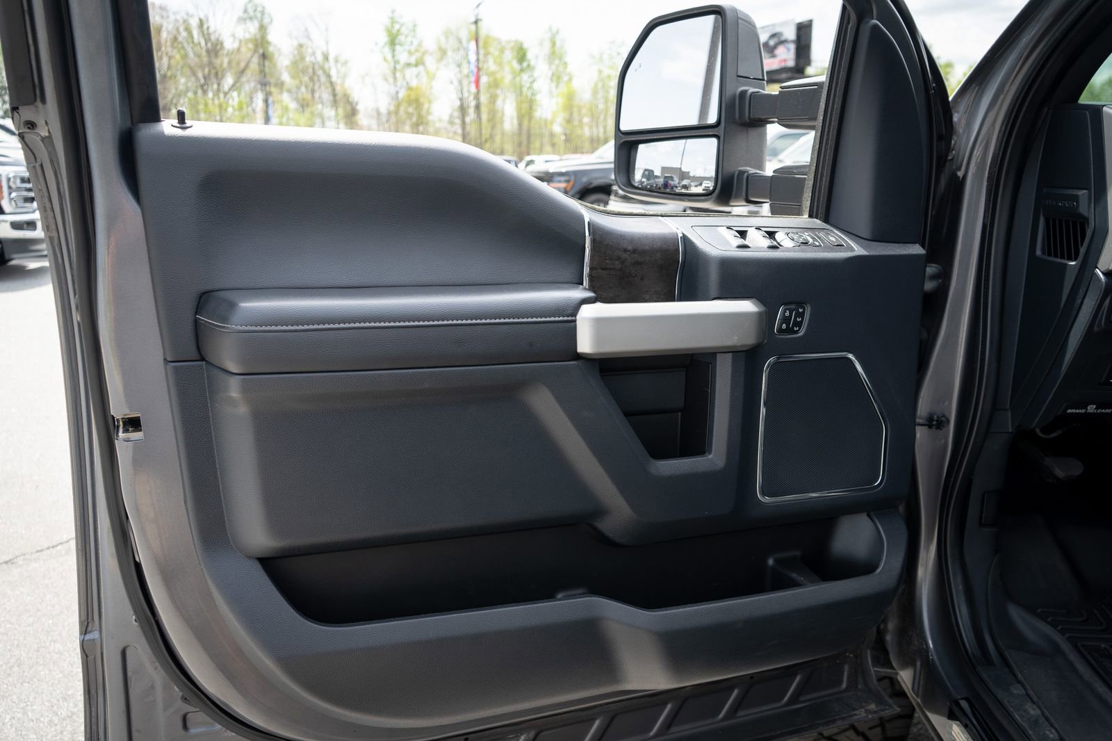 Used 2022 Ford F250 Lariat w/ Black Appearance Package image 16