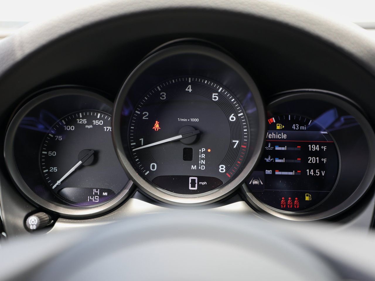 Certified 2025 Porsche Macan image 15