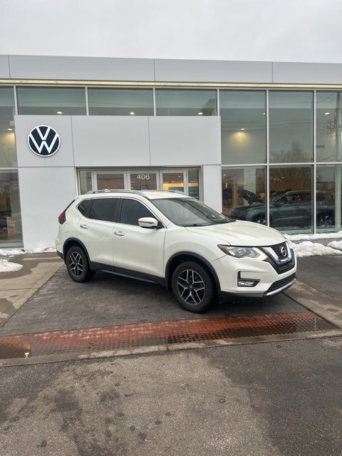 Used 2019 Nissan Rogue SV image 2