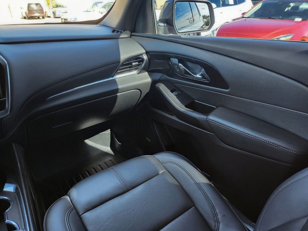 Used 2023 Chevrolet Traverse RS image 27