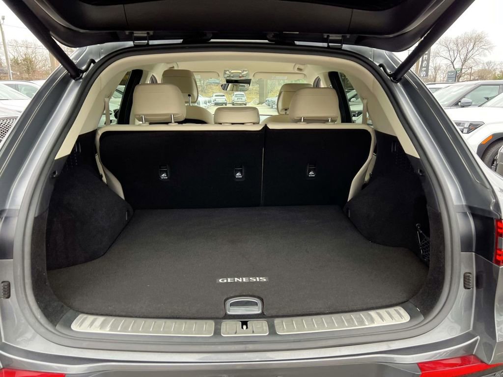 Certified 2022 Genesis GV70 2.5T w/ Cargo Package image 6