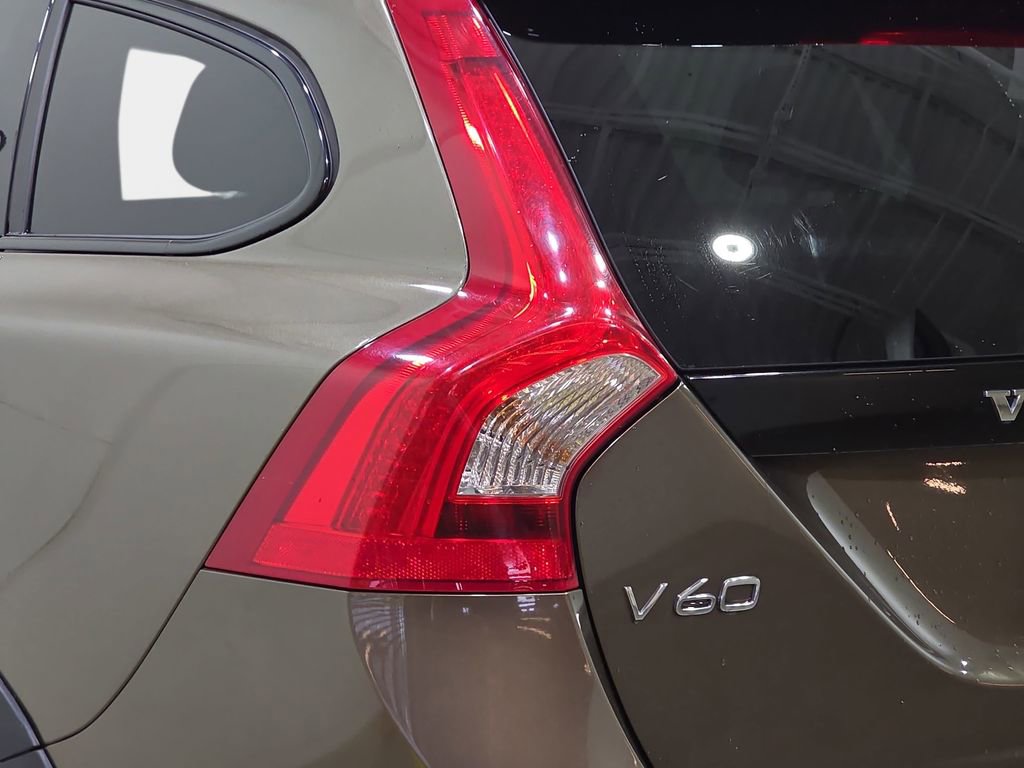 Used 2016 Volvo V60 T5 Cross Country w/ Convenience Package image 36