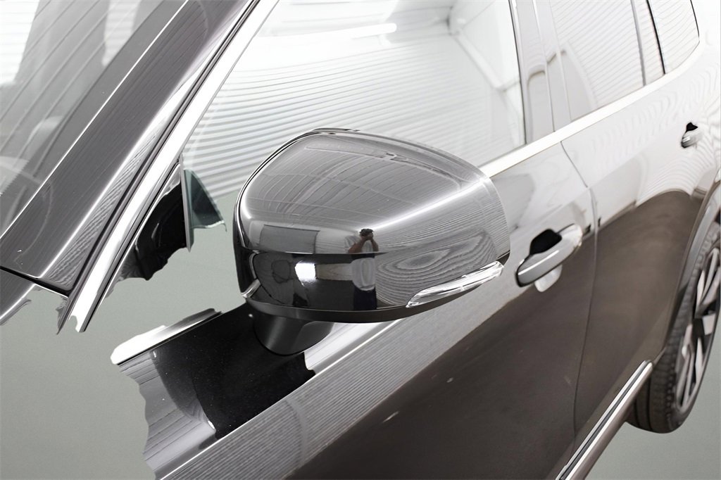 Certified 2025 Volvo XC90 T8 Plus image 7