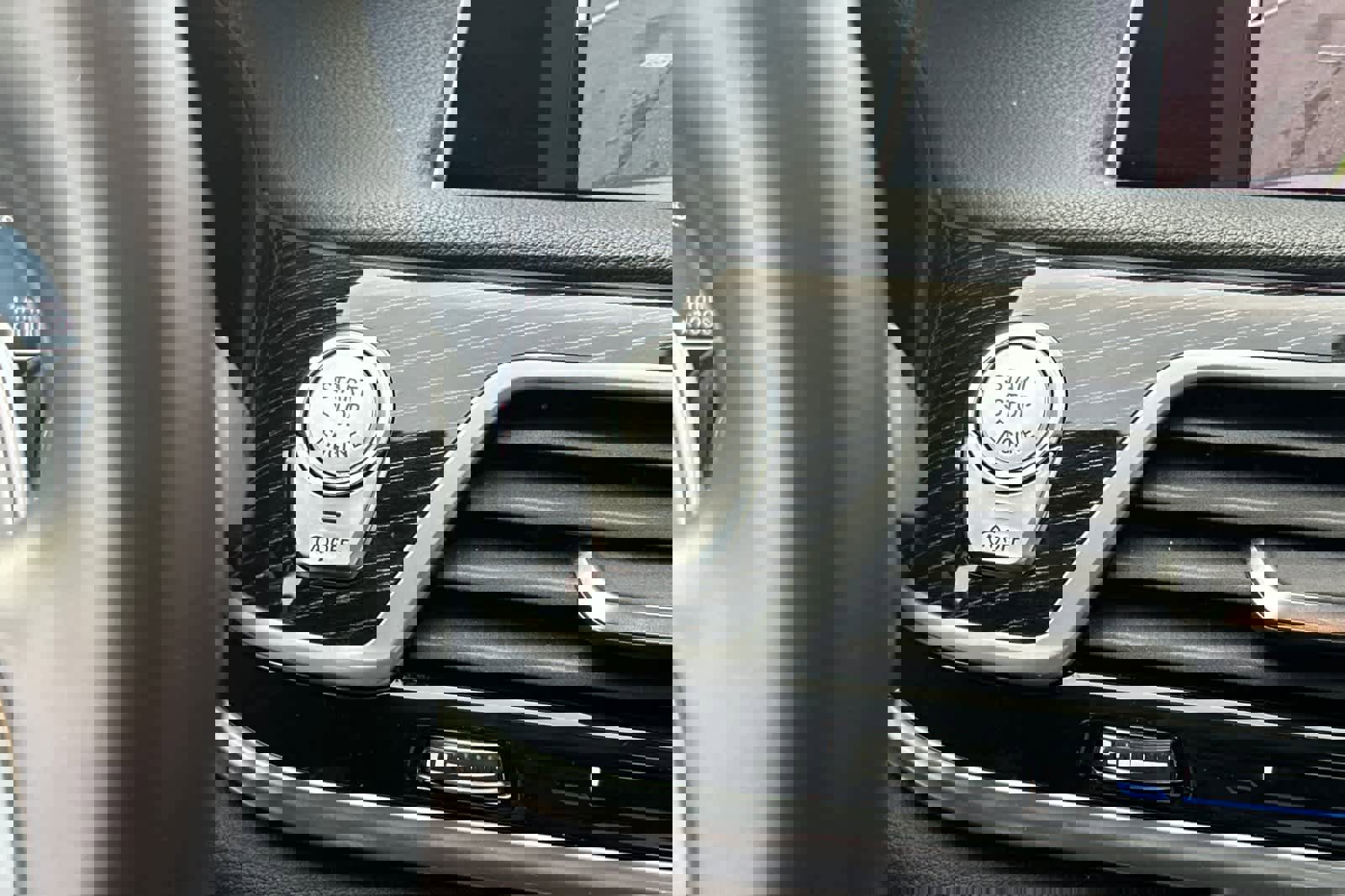 Used 2022 BMW 740i w/ M Sport Package image 24