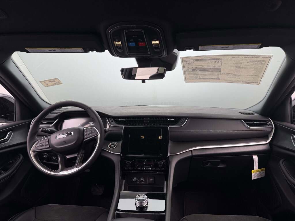 New 2025 Jeep Grand Cherokee Altitude image 22