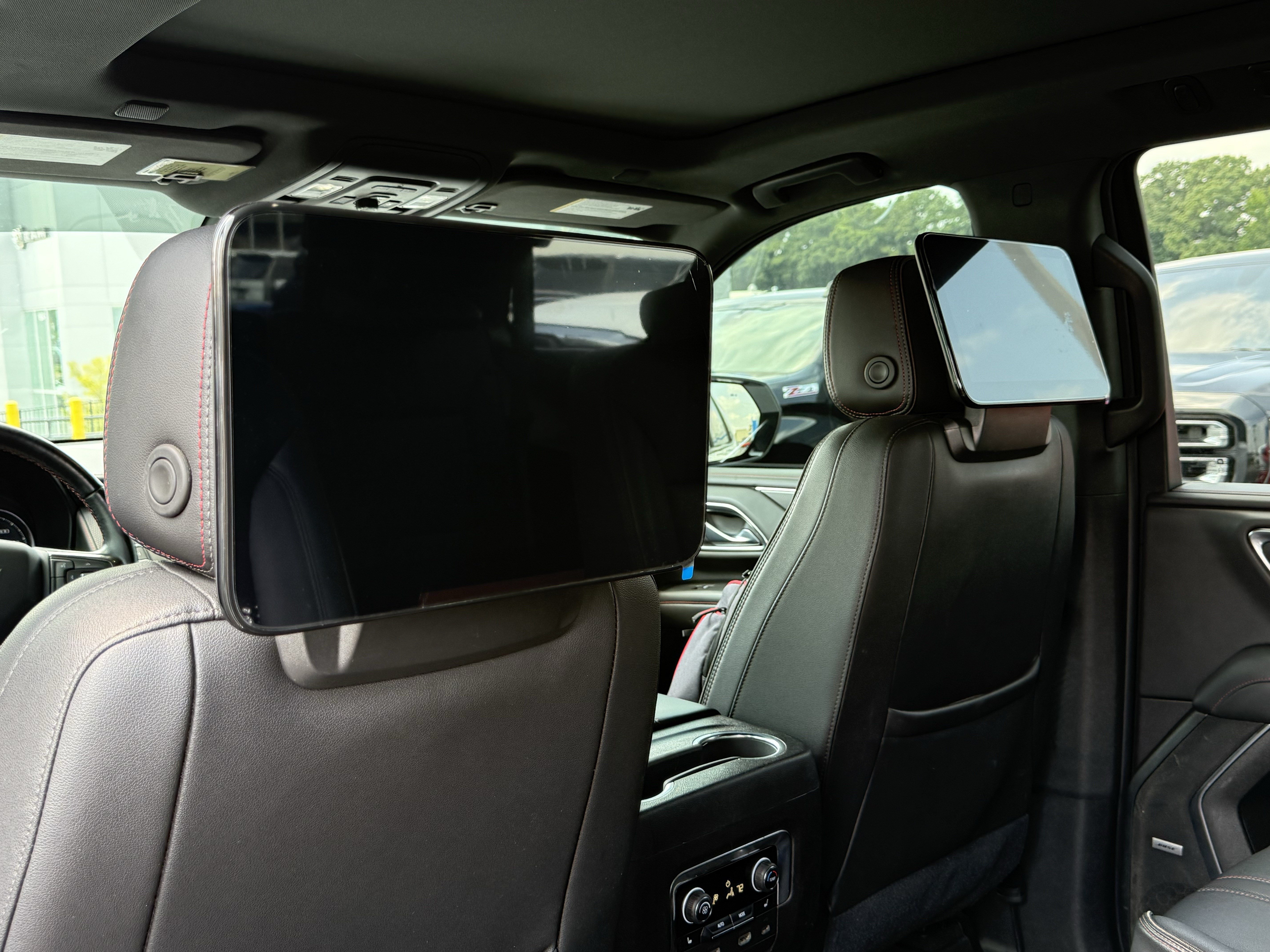 Used 2021 Chevrolet Tahoe RST w/ Luxury Package RWD image 28