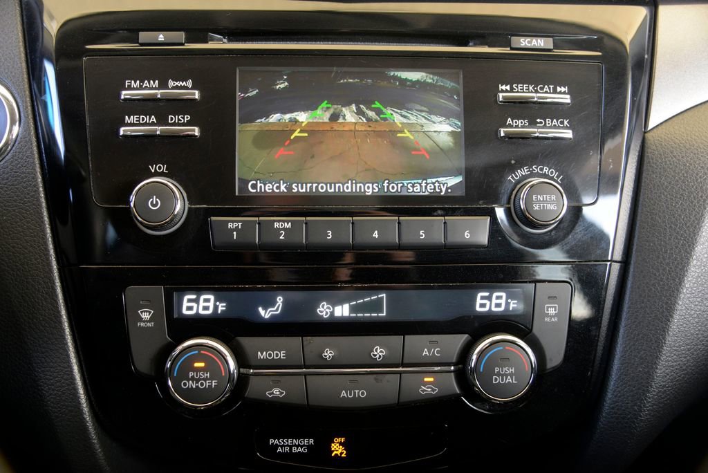 Used 2016 Nissan Rogue SV image 20