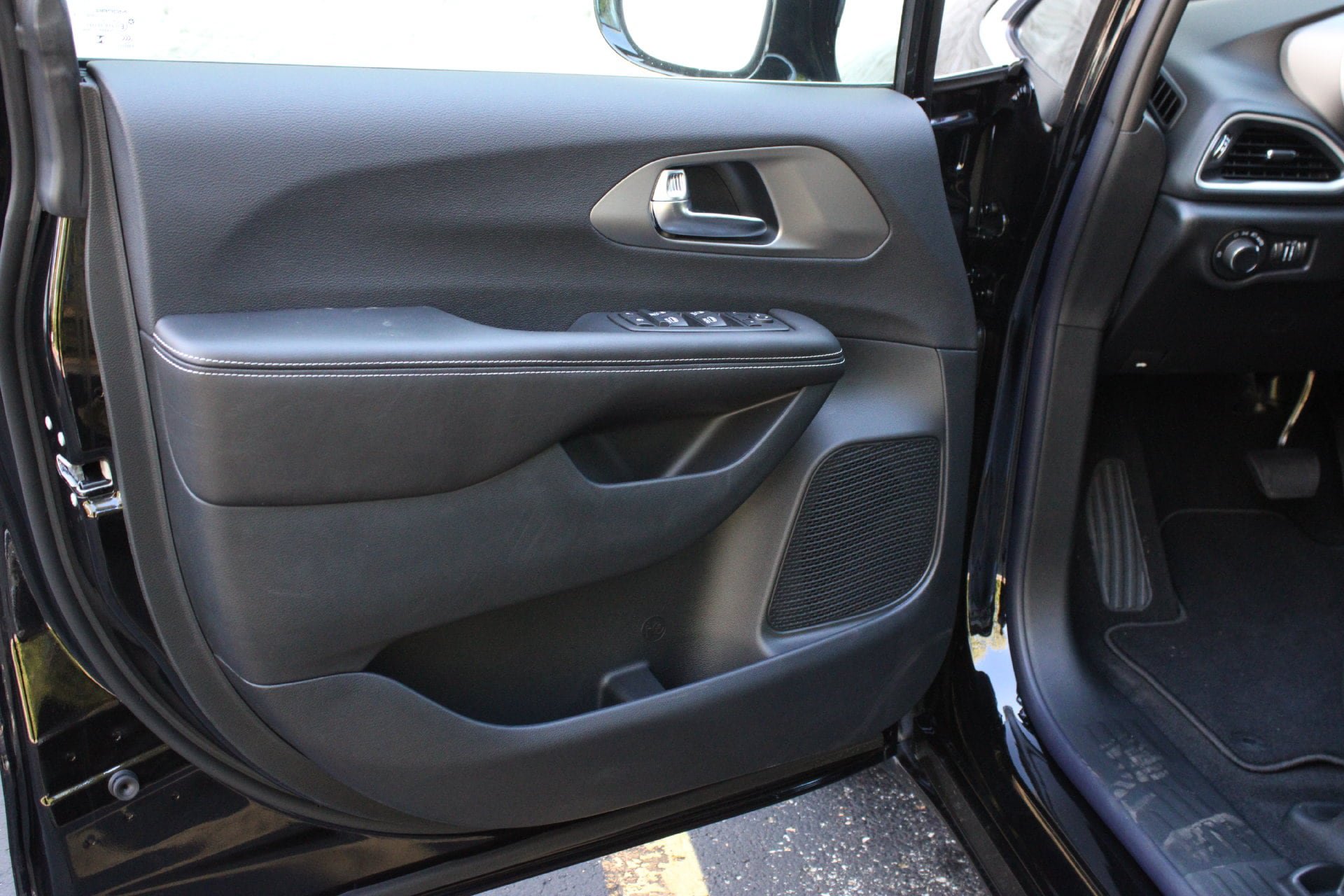 New 2027 Chrysler Pacifica LX FWD image 12
