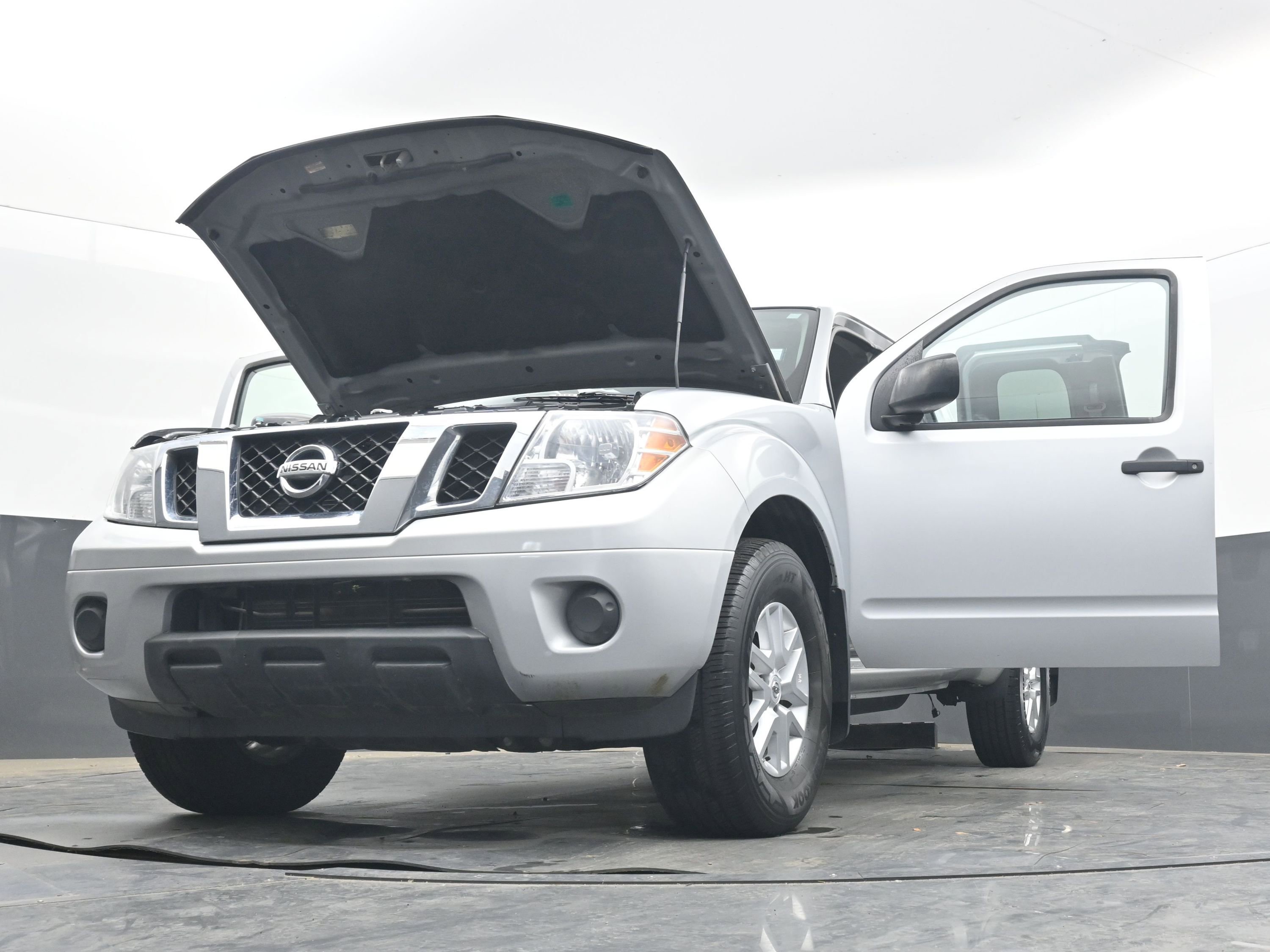 Used 2017 Nissan Frontier SV RWD image 39