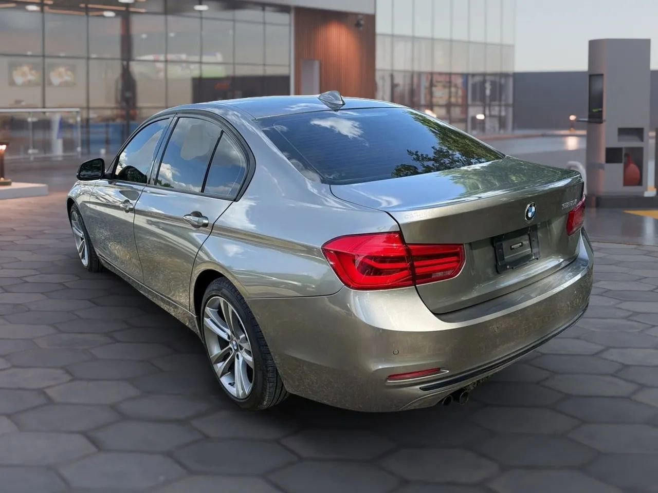 Used 2016 BMW 328i Sedan RWD image 9