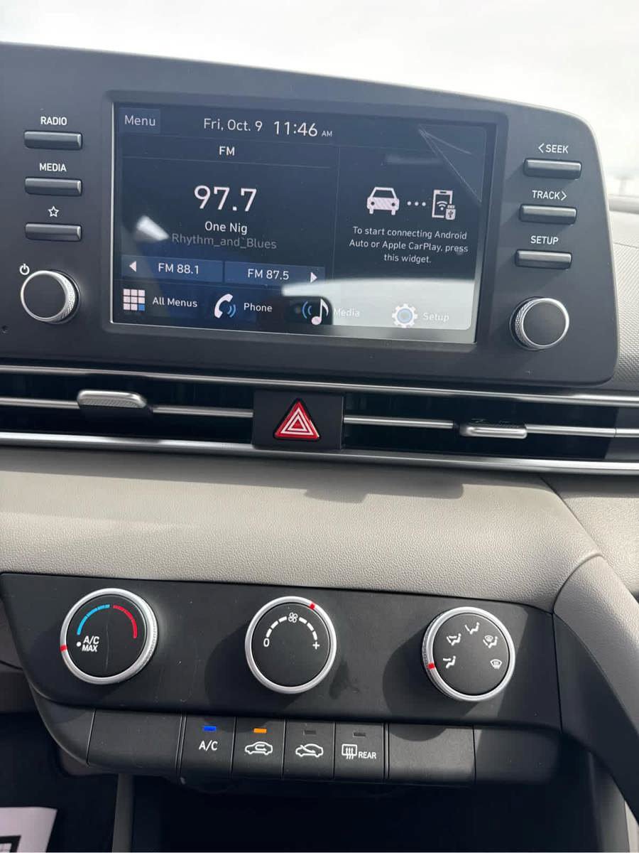 New 2026 Hyundai Elantra SE FWD image 32